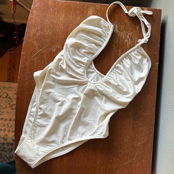 GOOD AMERICAN {NWT} Leilani Ivory One Piece Swimsuit | sizes 0 (XS) and 2 (M) - Picture 2 of 11